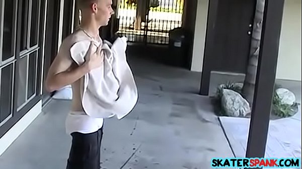 Download Video - Four dudes get wet in a pool before having group spank