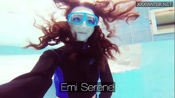 Hot underwater pool masturbation of Emi Serene