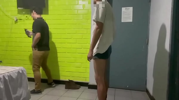 Maduro pide ayuda a recepción de su hospedaje p...