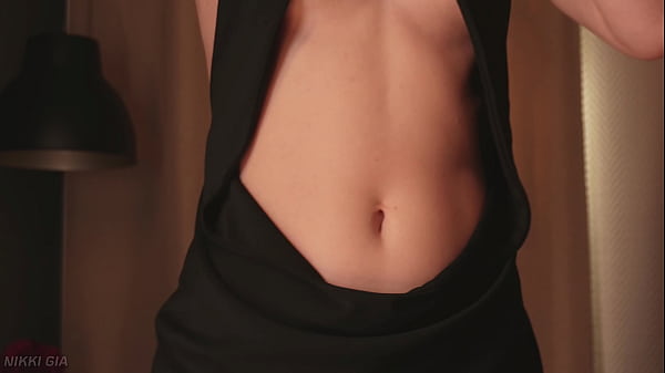 Novinha gostosa demais sendo arrega&ccedil;ada por uma rola de 26 centimetros