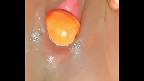 Chatte Ébène Crémeuse