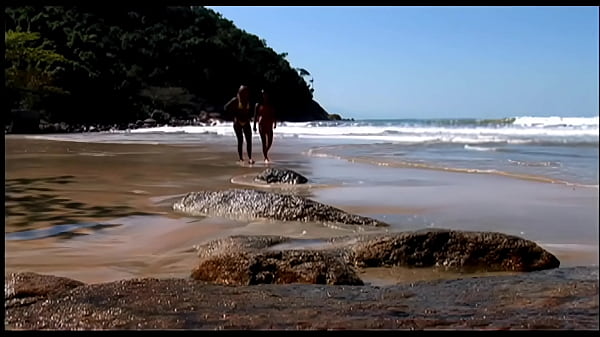Gozando escondido e sendo pega com a buceta molhada