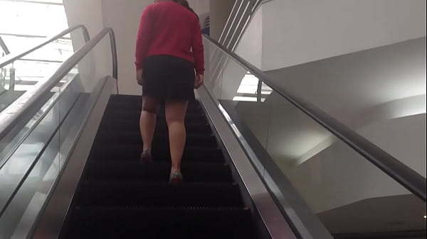 Culotte on escalators