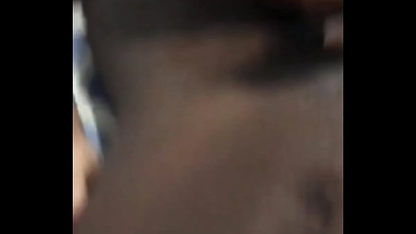 Download Video - Mlk veio entregar o g&aacute;s aqui em casa e cai de boca na pica dele