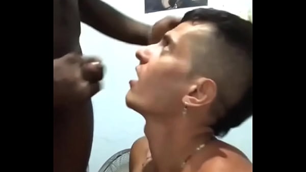 Mlk veio entregar o gás aqui em casa e cai de b...