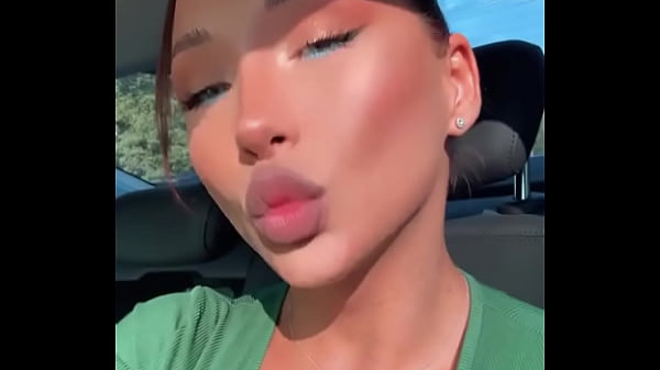 Look Soon Bby #trans #tgirl #loyalfans #myclub #boobs #tits #cleveage #blueyes #dress #green #makeup