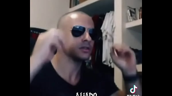 Xandão careca (bola esquerda)