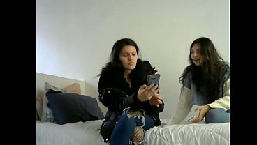 Download Video - Mi mejor amiga se desnuda para m&iacute;&excl;&excl;&excl;
