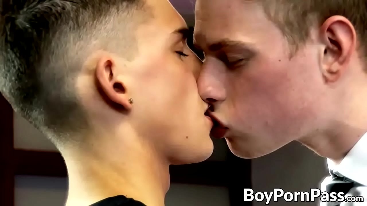 Amantes de twink gays se follan hasta que ambos se corren
                    anal cumshot hardcore blowjob gay twink big cock big dick gay sex flip fuck young men aaron aurora boypornpass freddie white muchos negros
