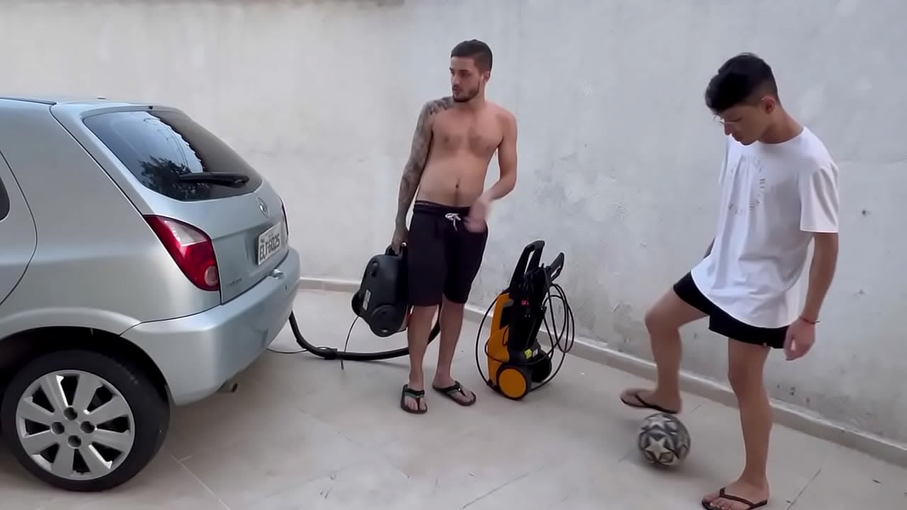 Llegó a casa y le pidió que ayudara a lavar el auto Ryan Ross
                    blowjob dick blowjobs fetish car big ass brasil 18yo brasileiro big dick 18anos carro safado dotado novinho pauzudo gay blowjob historia erick diaz ryan ross muchos negros