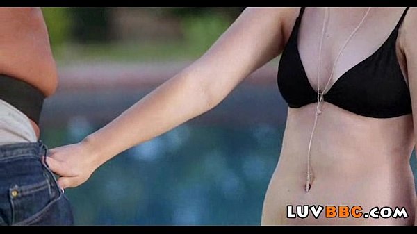 Grosse Bite Noire Déchire Throu Minuscule Jeune Fille 1688