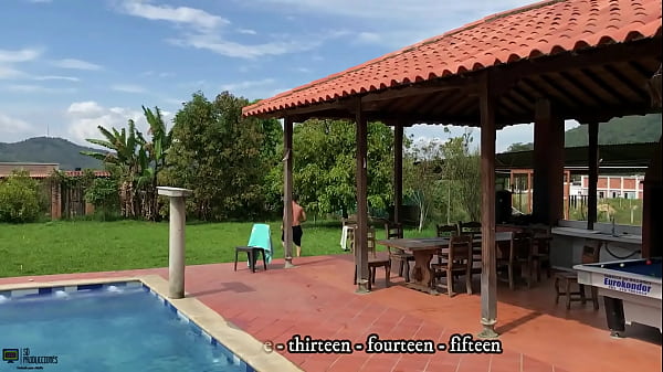 Download Video - Tengo una gran aventura con mi vecino a los alrededores de la piscina&comma; Que rico folla