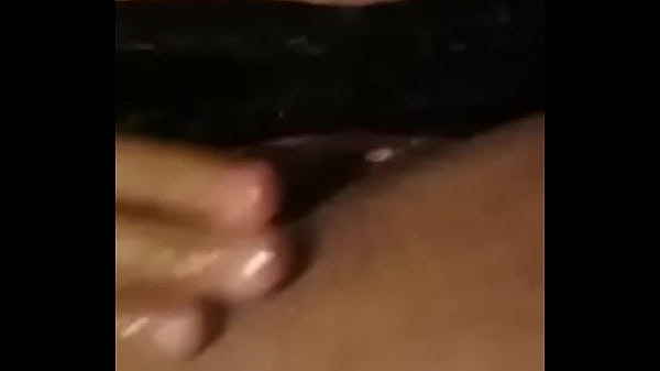 Safada se masturbando