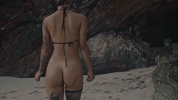 SKINNY ASIAN BABE MSTURBATES ON THE PUBLIC BEACH | SANKTOR