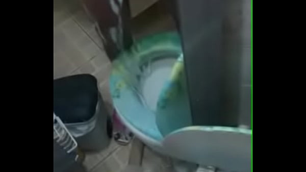 Batendo uma punheta gostosa