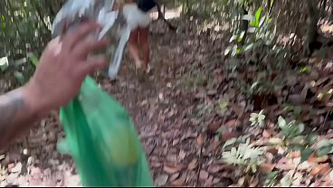 Download Video - UMA CASADA FAZENDO SEXO NA MATA NO MEIO DO NADA EM MACEI&Oacute; COM DOIS CARIOCAS
