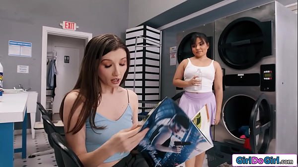 Annoyed gf gets her stress licked away in publi...