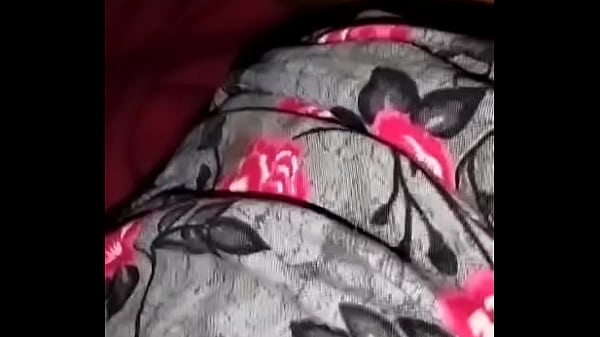 A férjem benyomta a kemény farkát a szűk puncimba