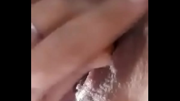 Karely se masturba en su cuarto