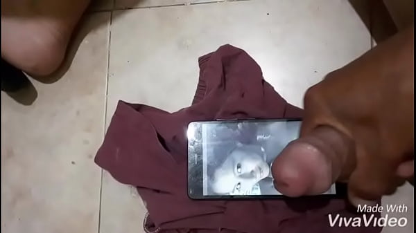 Download Video - Cumtribute a la foto de la esposa de un amigo que me lo pidi&oacute;