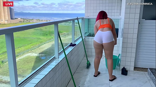 Download Video - Contratei uma empregada&comma; ganhei uma putaria completa&period; Essa bunda n&atilde;o d&aacute; pra ignorar