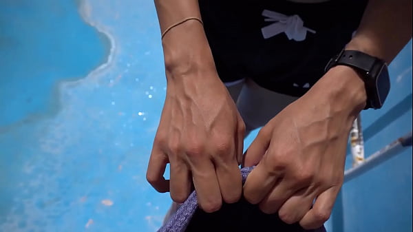 I fuck my neighbor without a condom while I fill the pool