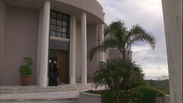 Haley Paige's Chef Delivers Hot Snacks And Gives Her A Hot Beef Injection