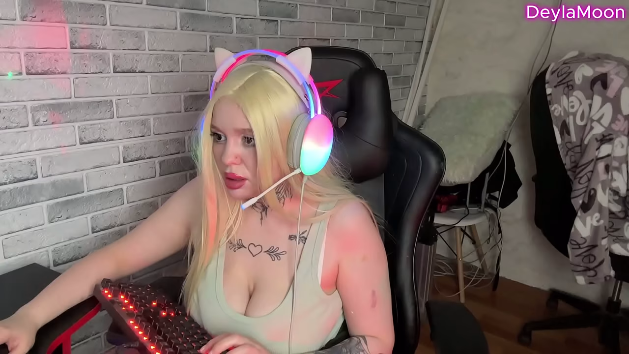 A REAL TWICH STREAMER GOT FUCKED ON LIVE STREAM