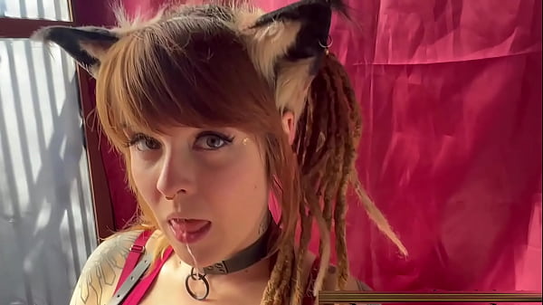 赤い下着の子猫が唾液で遊んでぐちゃぐちゃになる