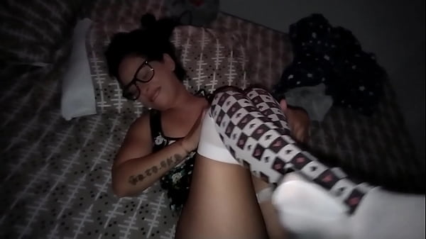 Download Video - ayudo a mi hermanastra en su despertar y me le corro en su vagina 2 parte
