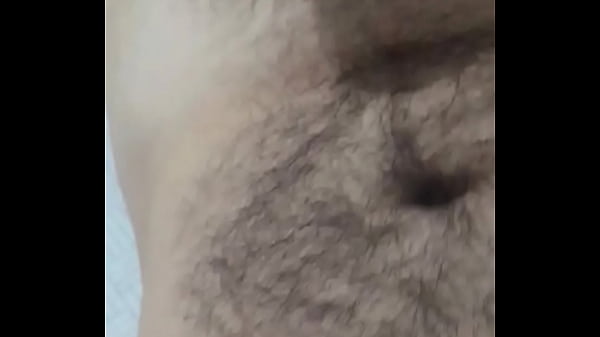 Punheta gostosa na casa do primo