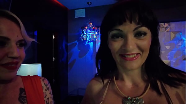 Threesome in a spanish luxury club