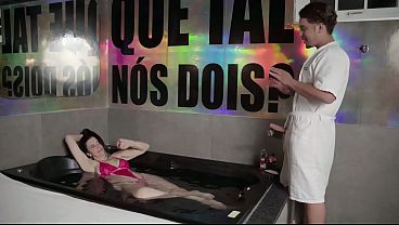 The slut fulfilled her dream of fucking me in the bathtub - Luiza Ambiel, she got all horny and called a young guy with a big dick to fuck her horny pussy, the guy with the big dick grabbed the slut and finished her off.