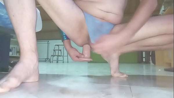 A cuatro patas 4, en braguitas y sosten azul