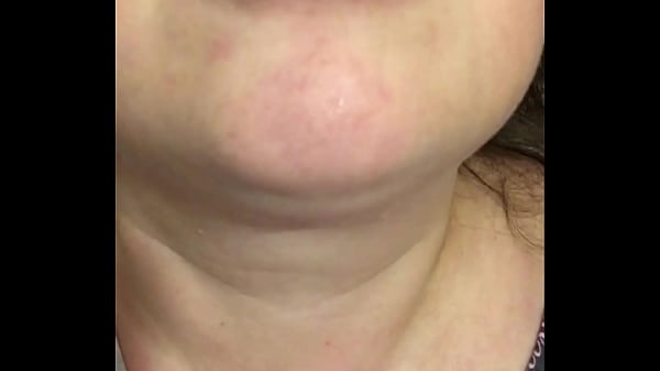 Cạo l&ocirc;ng n&aacute;ch v&agrave; nuốt tinh dịch