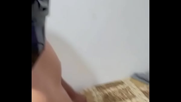 ENTREGADOR SUBIU PRA BEBER AGUA E OFERECI MEU C...