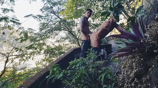 Comi um macho na trilha