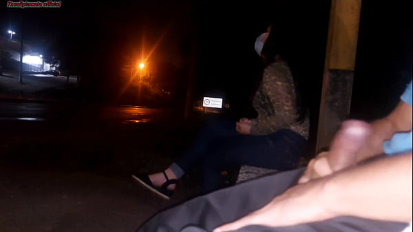 Serious !! I run the risk of putting my dick in front of this woman waiting for the bus... look what she did