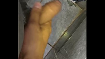 une milf chevauche la grosse bite