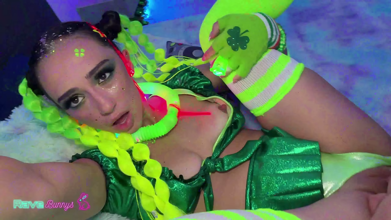 Playful And Bold Lily Jordan Owns The Night In A High-Energy Rave!