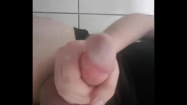 Novinho Gozando um Jato de Leitinho | Cumshot
