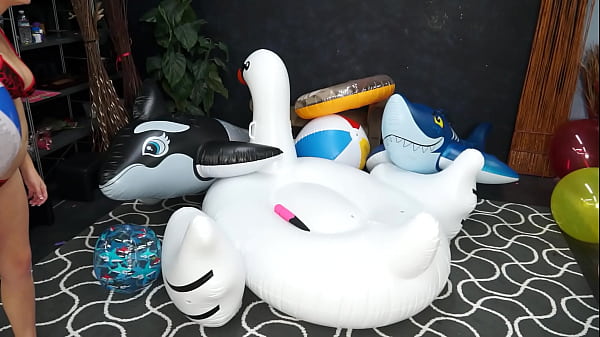 Melanie Hicks Turned on by Inflatables-Masturbates