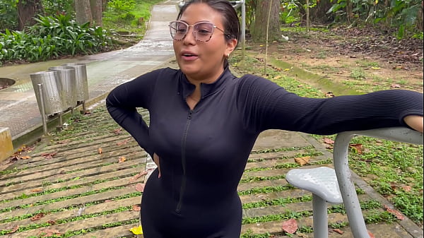 Download Video - Me follo a DESCONOCIDO de GRANDE POLLA en Parque PUBLICO casi nos DESCUBREN&excl;&excl;