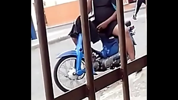 Download Video - Dominicano se pajea en la calle