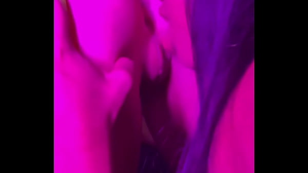 Deixa te ensinar como chupa uma buceta ?