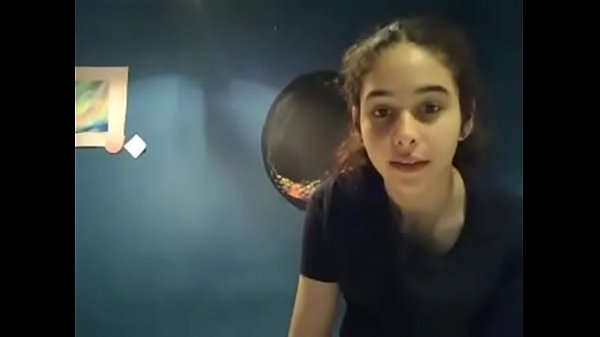 Très Jolie Fille Et Chichota