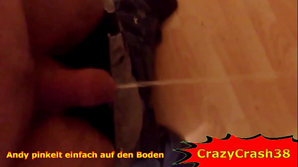 Andy verteilt mit seinem Schwanz seinen Saft di...
