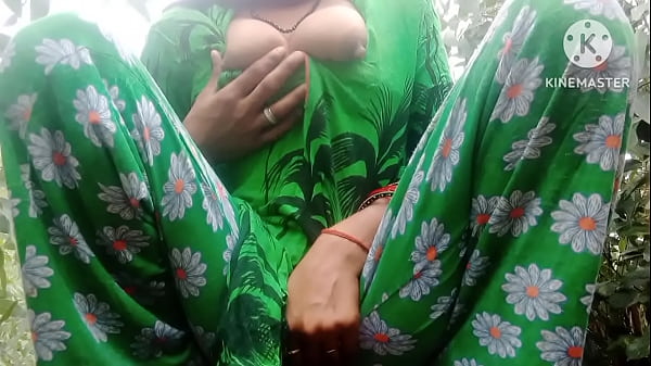 इंडियन देसी जंगल में भाभी जाकर अपने छूत का पान...