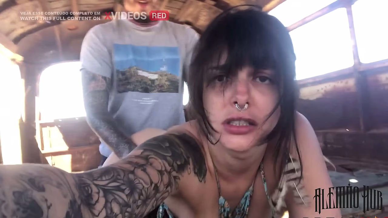 Melhor atra&ccedil_ao tur&iacute_stica foi eu e a Dread Hot fudendo dentro Magic Bus no deserto do Atacama