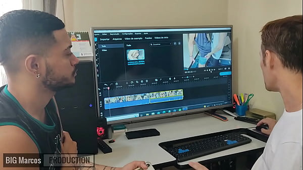 Download Video - Sem um passivo a m&atilde;o o tes&atilde;o falou mais alto e eles decidiram gozar juntos